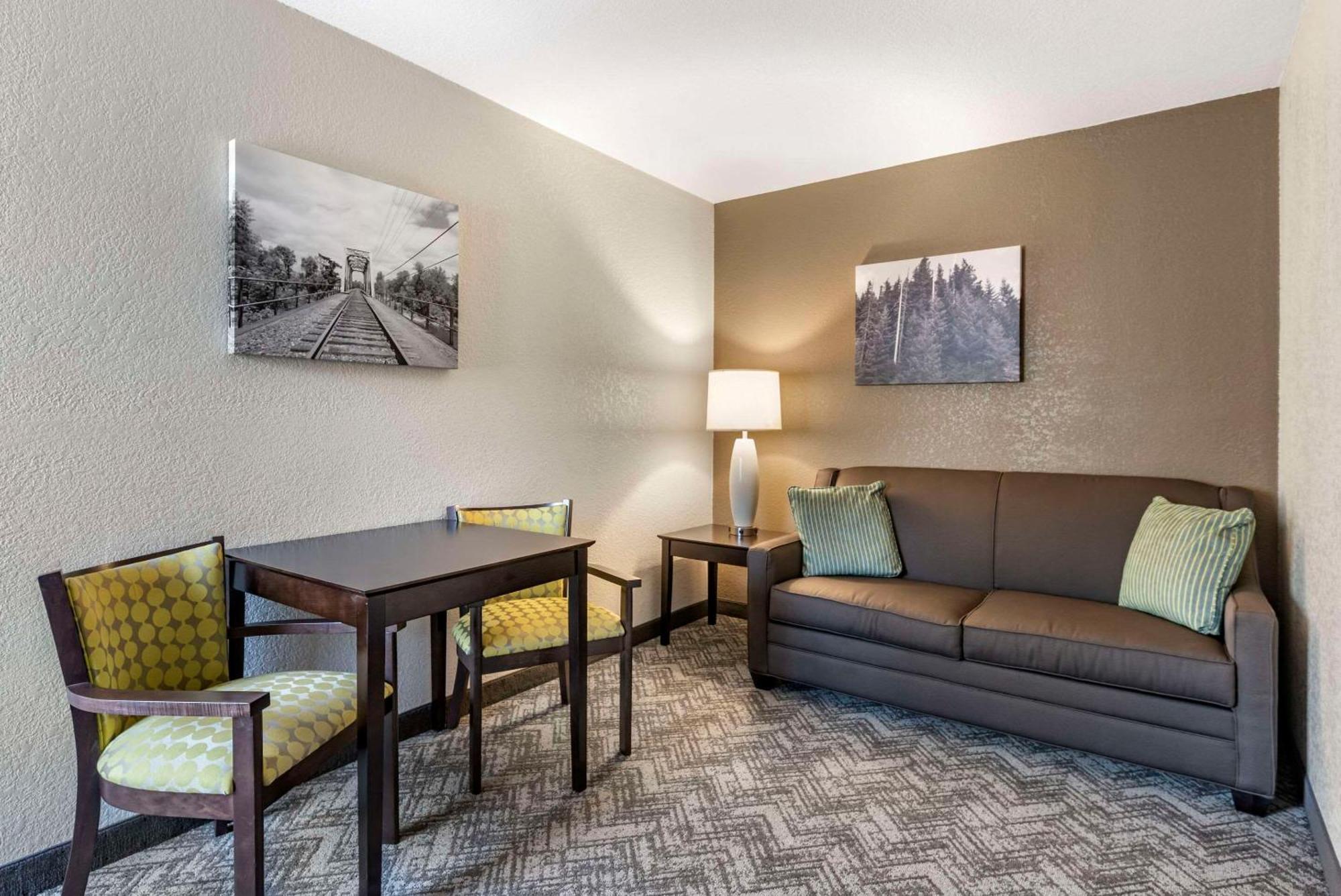 Comfort Inn & Suites Tualatin - Lake Oswego South Exterior photo